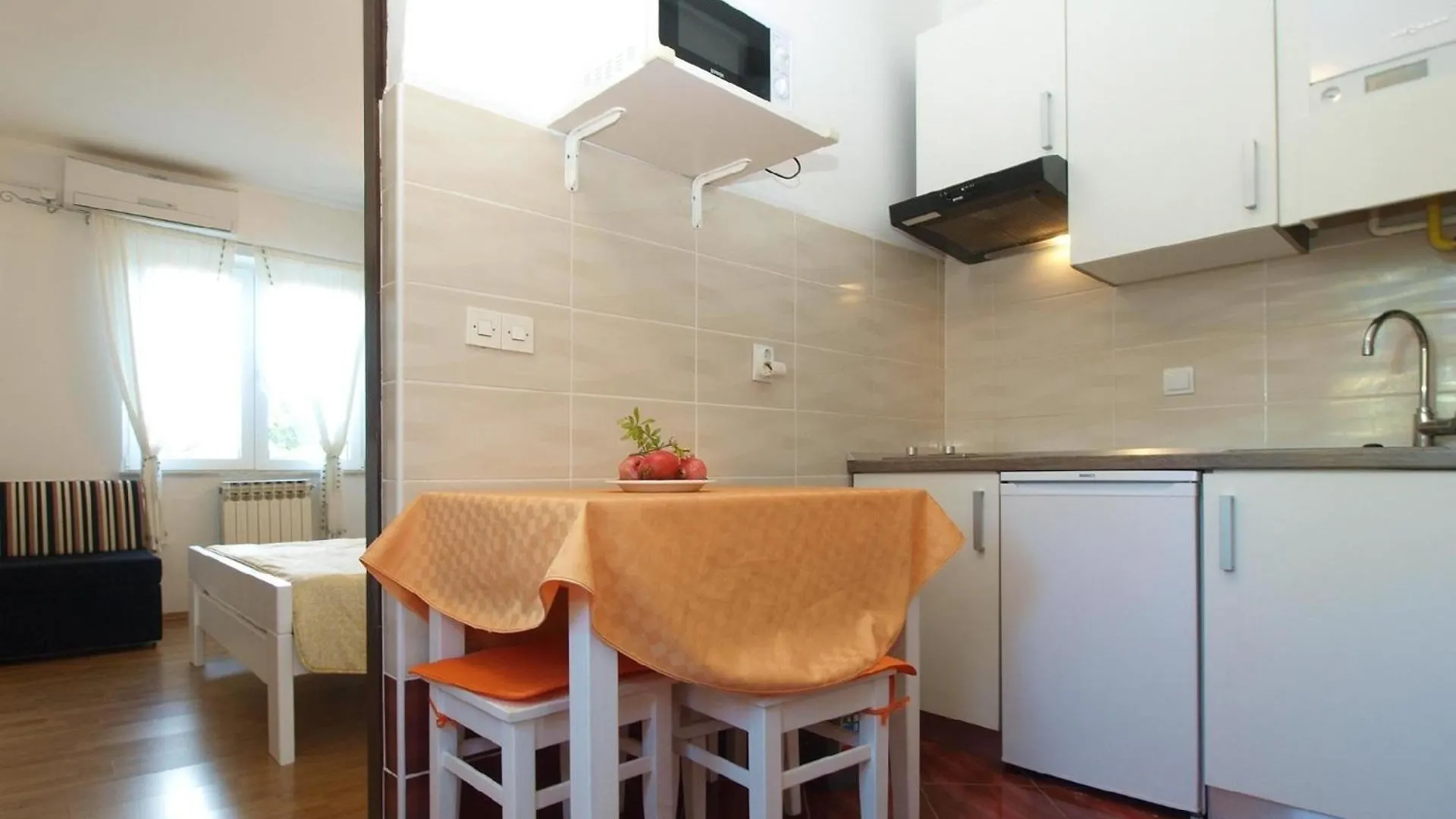 Apartment Ferienwohnung Fuer 3 Personen Ca 22 Qm In Liznjan, Istrien Suedkueste Von Istrien Croatia